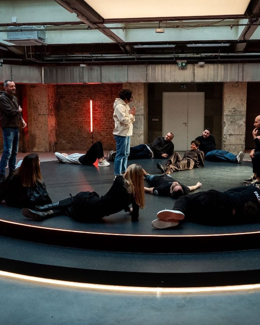 OKTAGON MMA on the round stage on Mars, mid play